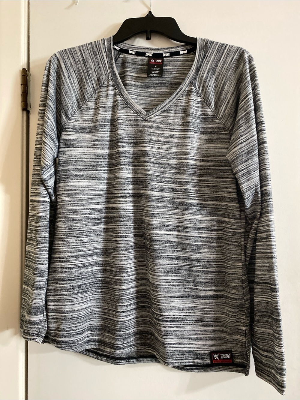 WWE Women’s Gray Marled V-Neck Tapout long sleeve